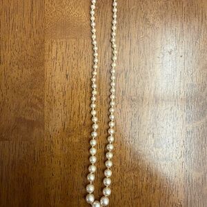 Classic single Strand Natural Pearl Necklace pink/cream in color